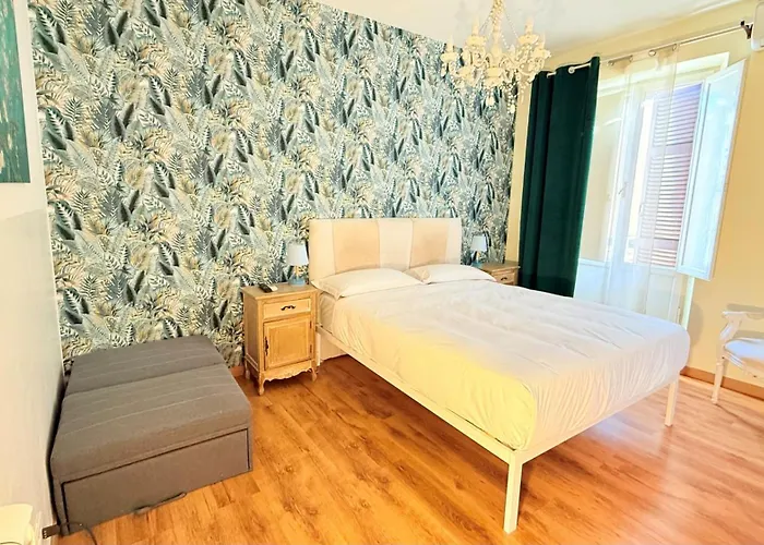 Dimora Frattina فندق مبيت وإفطار *